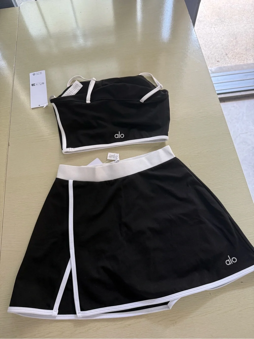 ALO Yoga sporty alo